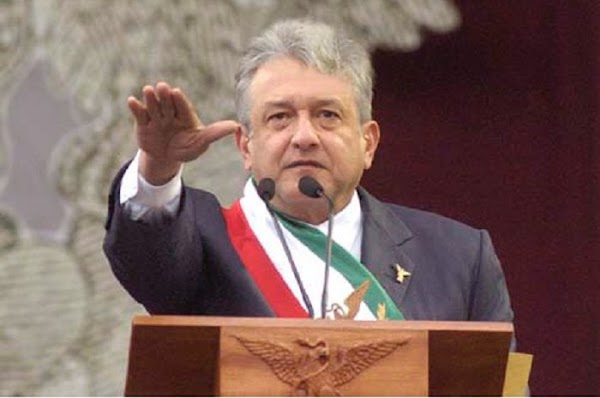  “Si me roban la  Presidencia, seré maestro”, dice López Obrador. 