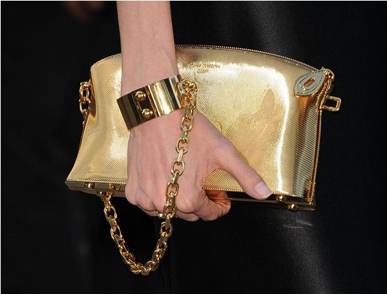cheap fashion bags: Louis Vuitton Handbags 2012: Angelina Jolie with the Lockit Clutch Devotion