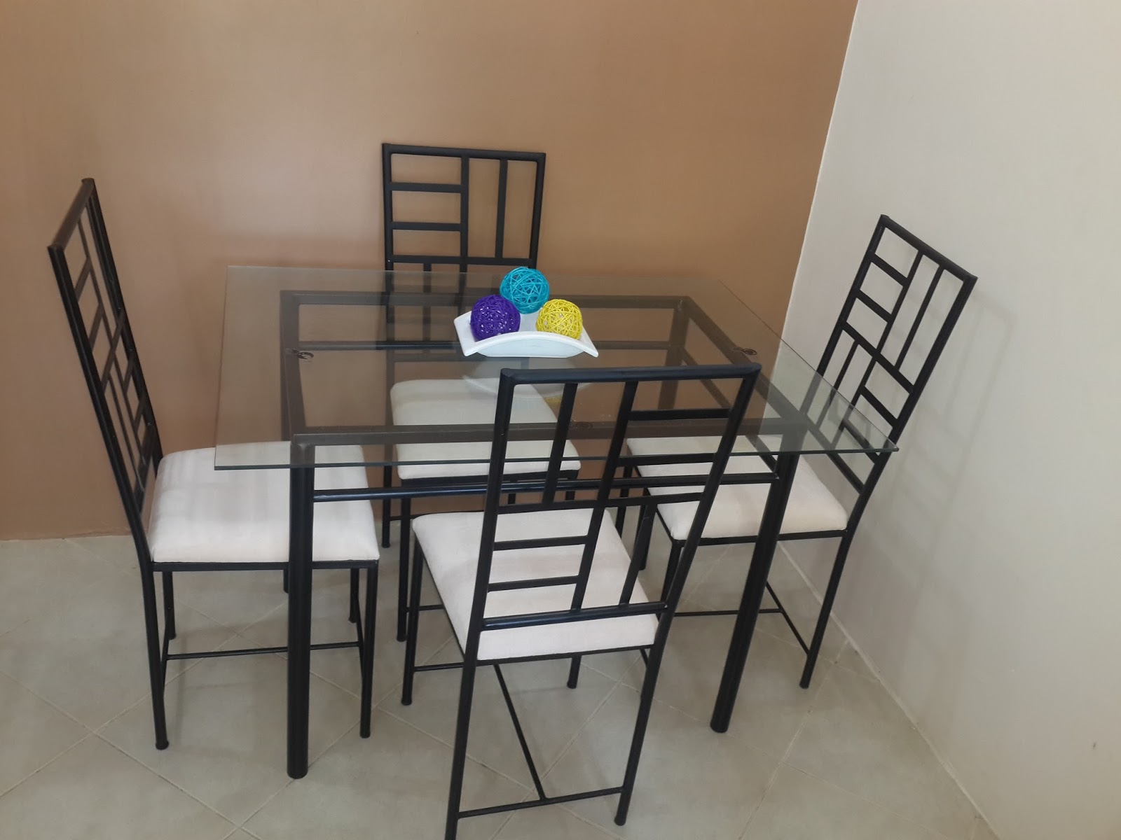 DINNING TABLE YA CHUMA......WATU 4 Home Decoration