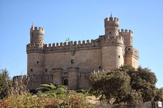Castillo de Manzanares el Real en moto