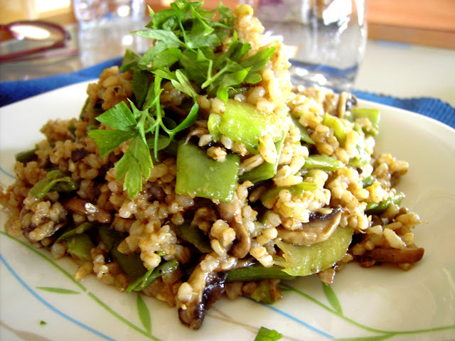 arroz salteado con champiñones, judias verdes y calabacín