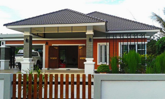 Looking for great inspiration for your future home? Get one that actually suits the Philippine setting. Here are five bungalow houses that can help you come up with a home thatâ€™s right for your family. These houses consist of 3 bedrooms, 3 bathrooms, a living area and a kitchen, and more than 90 square meters of living space.