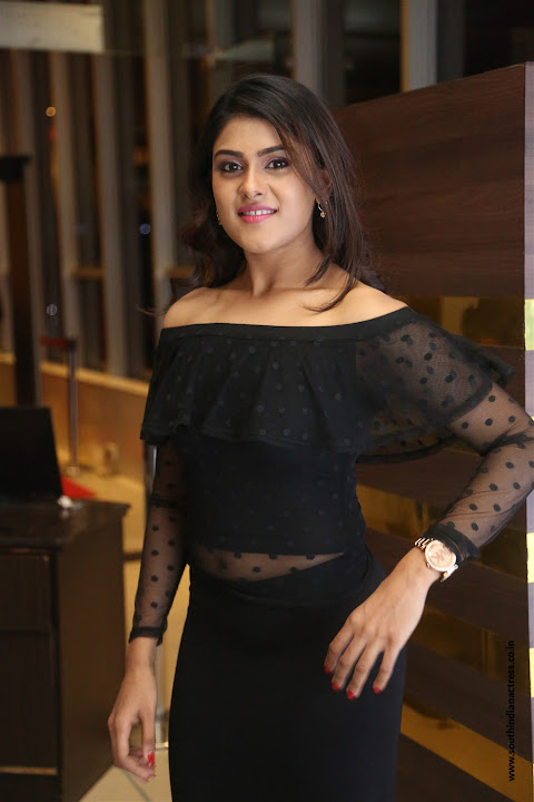 Naira Shah at E Ee Premiere Show
