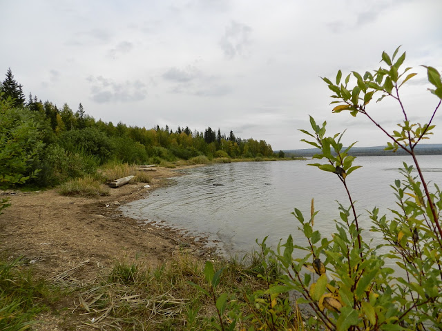 Береговая линия озера Зюраткуль