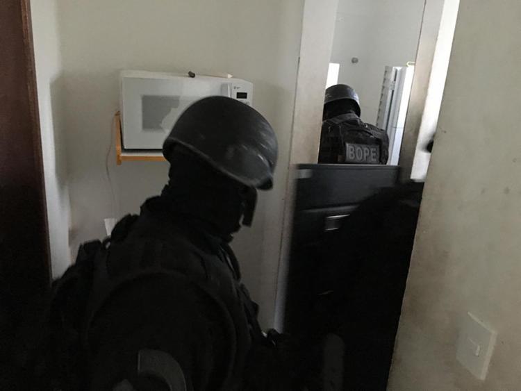 Bope resgata 8 reféns e prende suspeito em Barra do Jacuípe