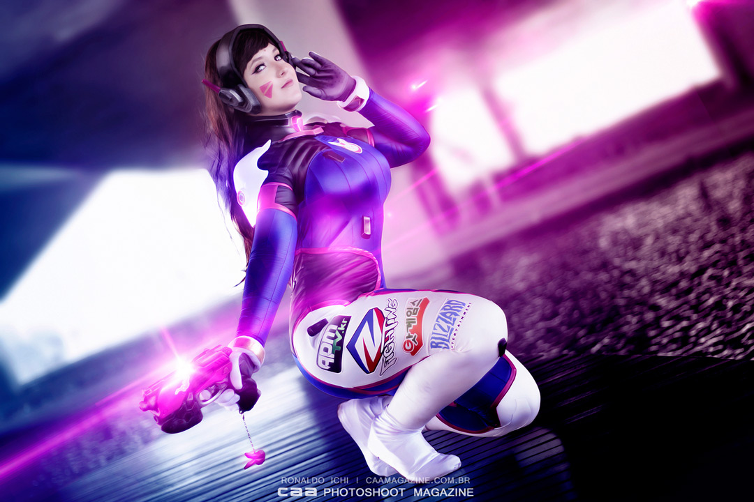 Photo shoot with the cosplayer Naty Maggessi and your Hana Song (D.Va) cosplay costume from Blizzard's OVERWATCH. Photography by CAA Ronaldo Ichi.
