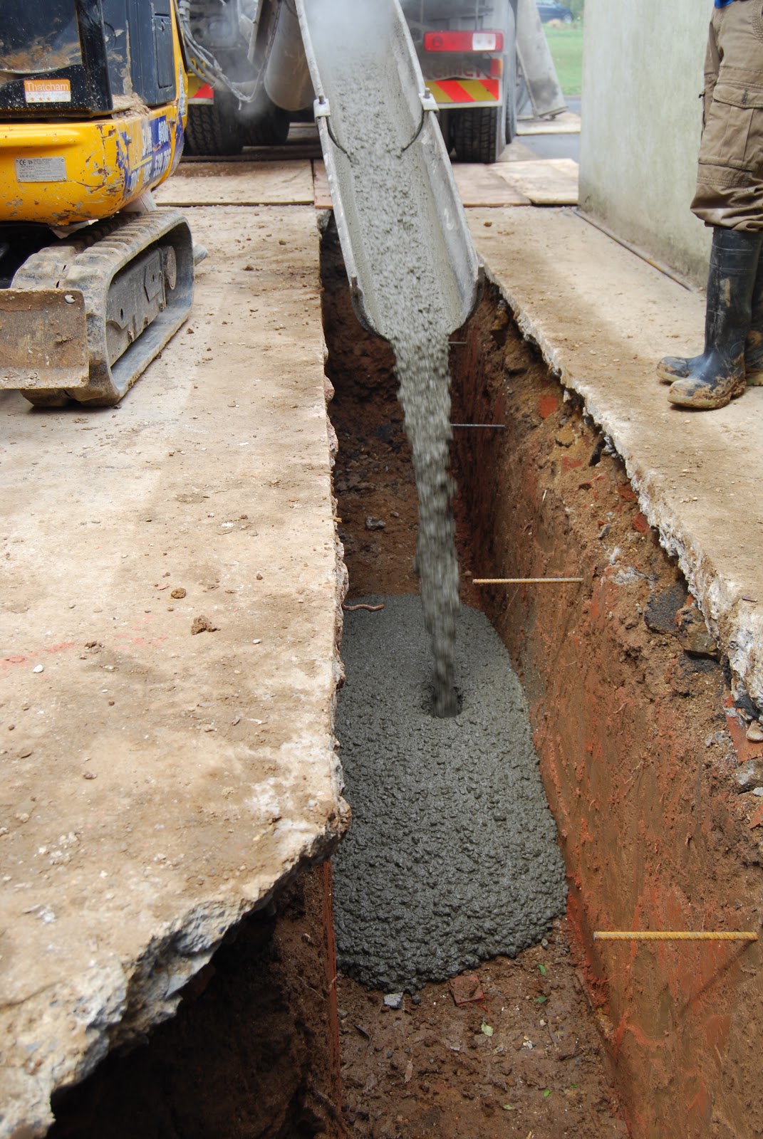 Beginner's Guide to Building a House Extension: Day 6 (8) - Concrete ...