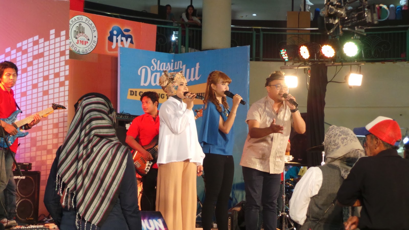 Nanda Desita Mc Nanda Desita Dalam Acara Stasiun Dangdut Jtv 4 Desember 2017 Jembatan Merah Plasa Surabaya