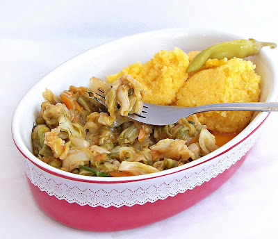 Varza calita cu mamaliguta si ardei iute