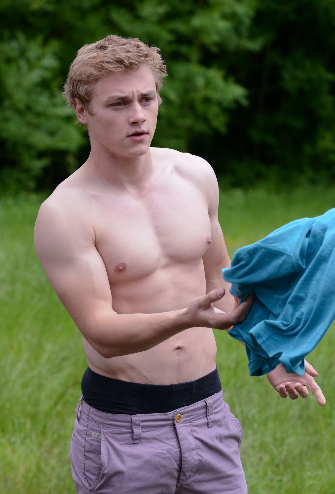 The Stars Come Out To Play Ben Hardy Shirtless In Eastenders