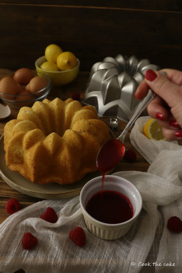 cream-lemon-and-raspberry-bundt-cake, bizcocho-de-nata (crema de leche)-limon-y-frambuesas