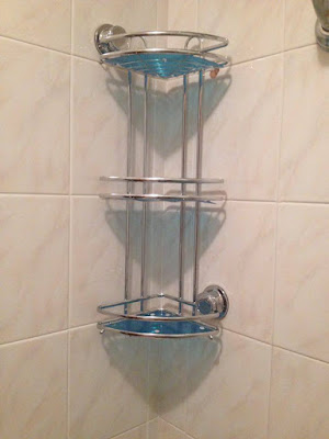 buongiorno ragazze eccomi a voi per parlarvi di un prodotto utilissimo nei nostri bagni si tratta di un angoliera bellissima in acciaio
