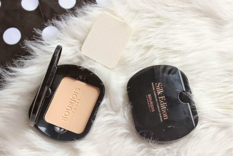 Review: Chanel White Essential Light Reflecting Whitening Compact