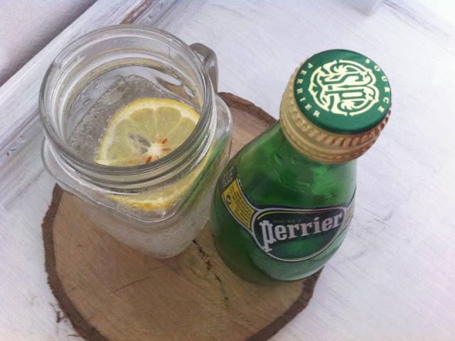 BENEFICIOS Y CONTRAINDICACIONES DE BEBER AGUA CON GAS. (Conociendo a Perrier) BENEFICIOS Y CONTRAINDICACIONES DE BEBER AGUA CON GAS. (Conociendo a Perrier)