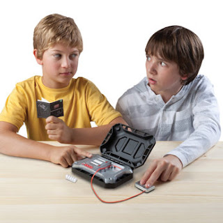 cool spy kid lie detecting kit