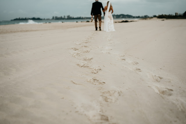 GOLD COAST BEACH WEDDING WHITE PARROT PHOTOGRAPHY AND FILM AND VIDEOGRAPHY