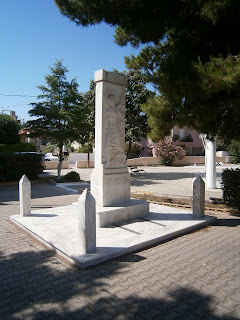 μνημείο πεσόντων στην Καστέλλα