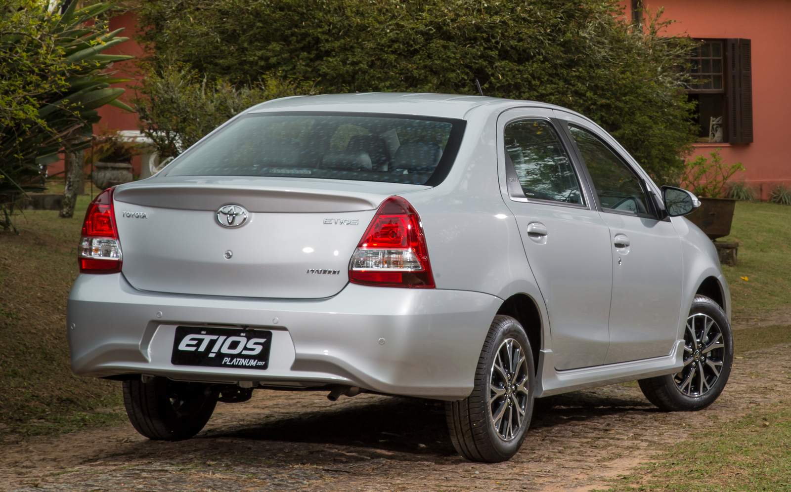 Toyota Etios 2017 Automático Platinum preço e detalhes