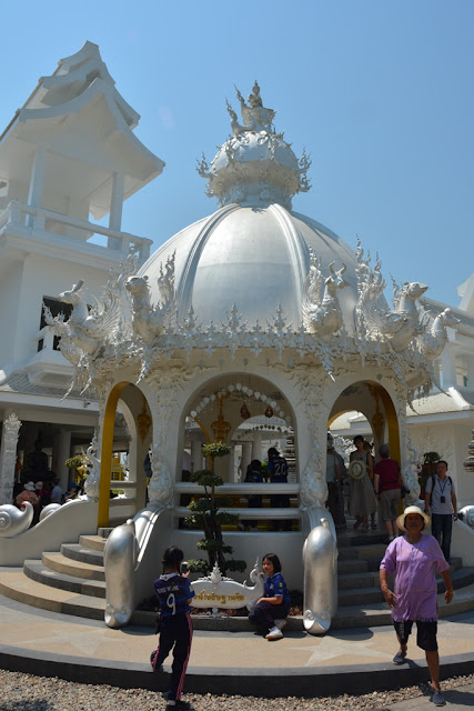 White Temple Chiang Rai make a wish
