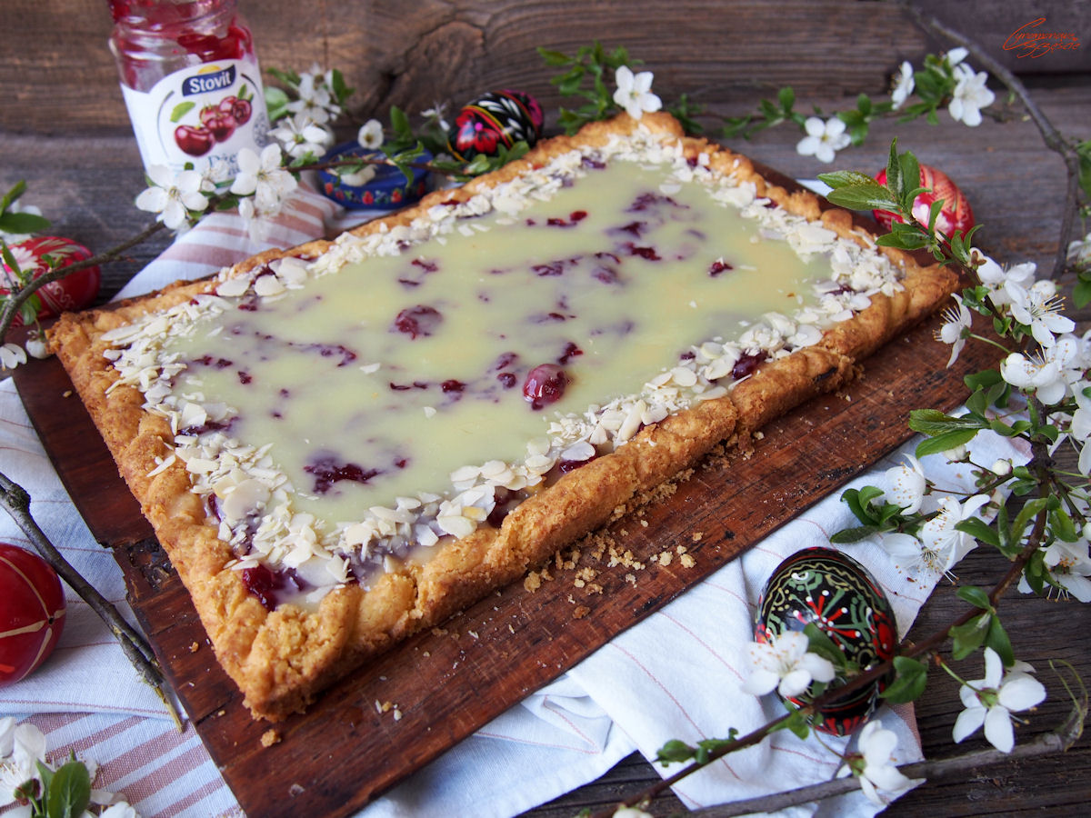 Cynamonowe szczescie Mazurek z wiśniami i białą czekoladą