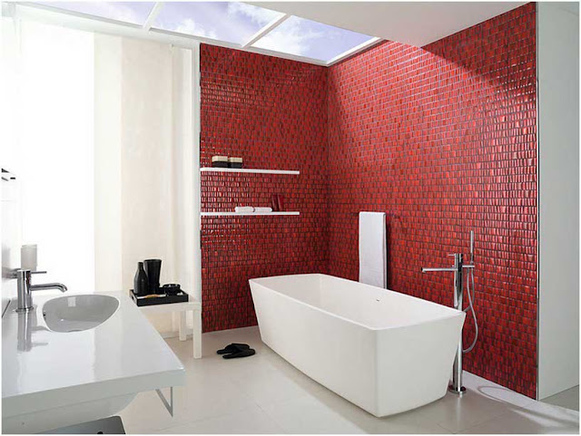 Bild-rot-im-badezimmer-Form-rechteckige-freistehende-Badewanne-dachfenster-badezimmer