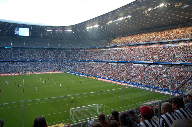 Almaniyanın  gözəl stadionları 1359723679_allianz-arena-6