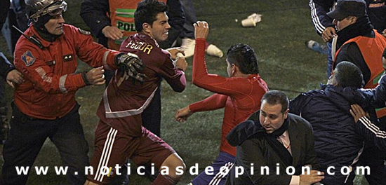 Vídeos y fotos. Paraguay gana en los penaltis y pasa a Semifinales de la Copa América Argentina 2011. Polémica y puñetazos al final del partido Paraguay vs Venezuela. Vídeos y fotos. Paraguay gana en los penaltis y pasa a Semifinales de la Copa América Argentina 2011. Polémica y puñetazos al final del partido Paraguay vs Venezuela