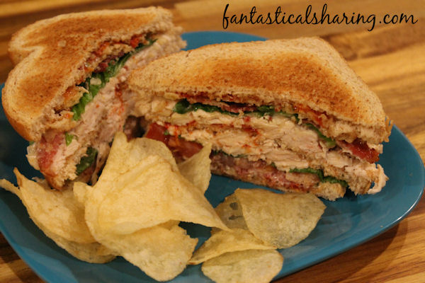 Chicken Potato Chip Club Sandwiches // This club sandwich has herbed lemony chicken and crunchy potato chips that make it way better than just a regular old club sandwich. #recipe #chicken #clubsandwich #sandwich #bacon #potatochips