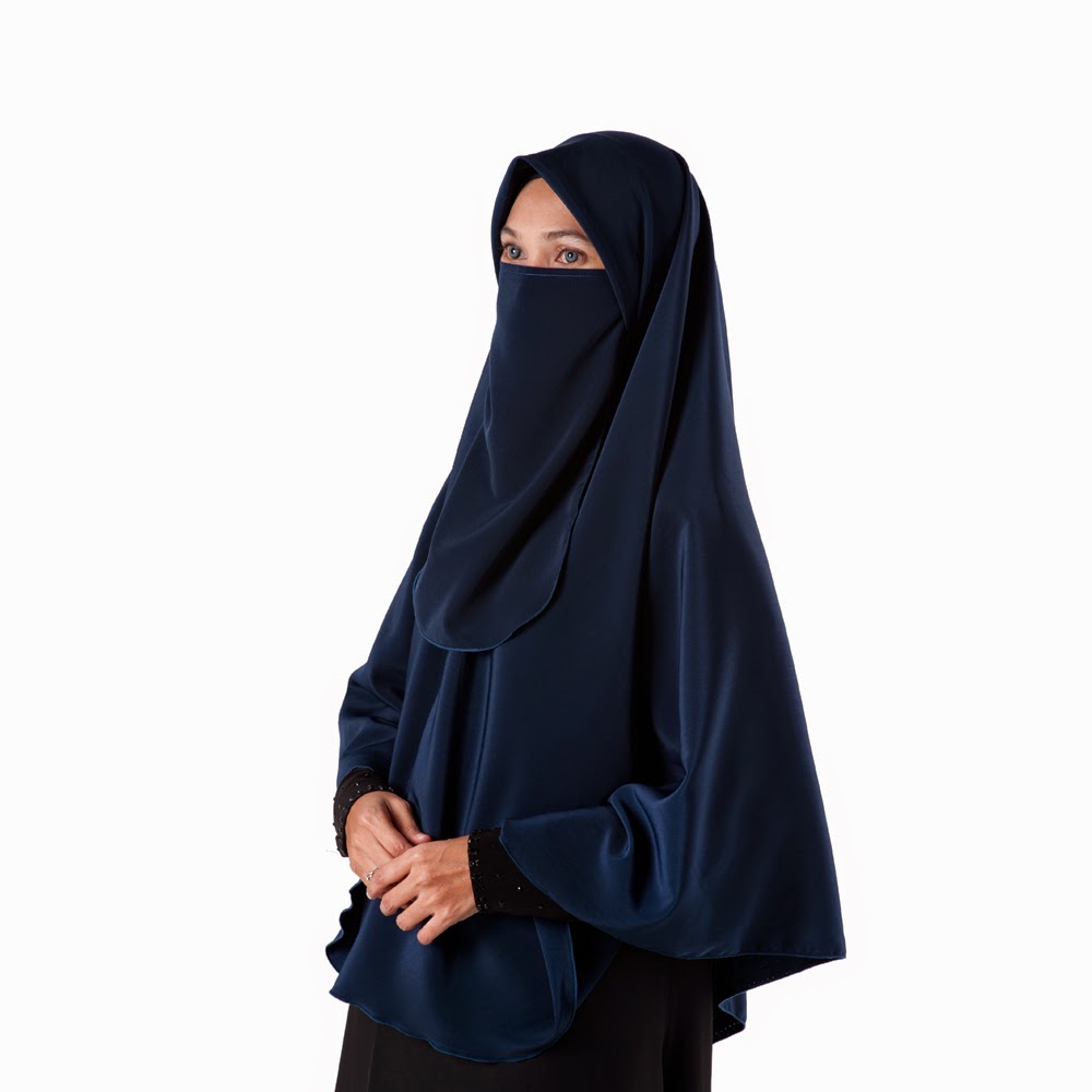 English Essay : Western Fashion vs Islamic Fashion