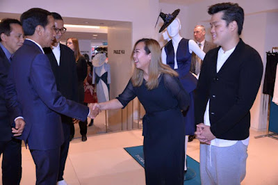 Presiden Joko Widodo bangga melihat desain karya anak muda Indonesia dipamerkan di departemen store tertua di London