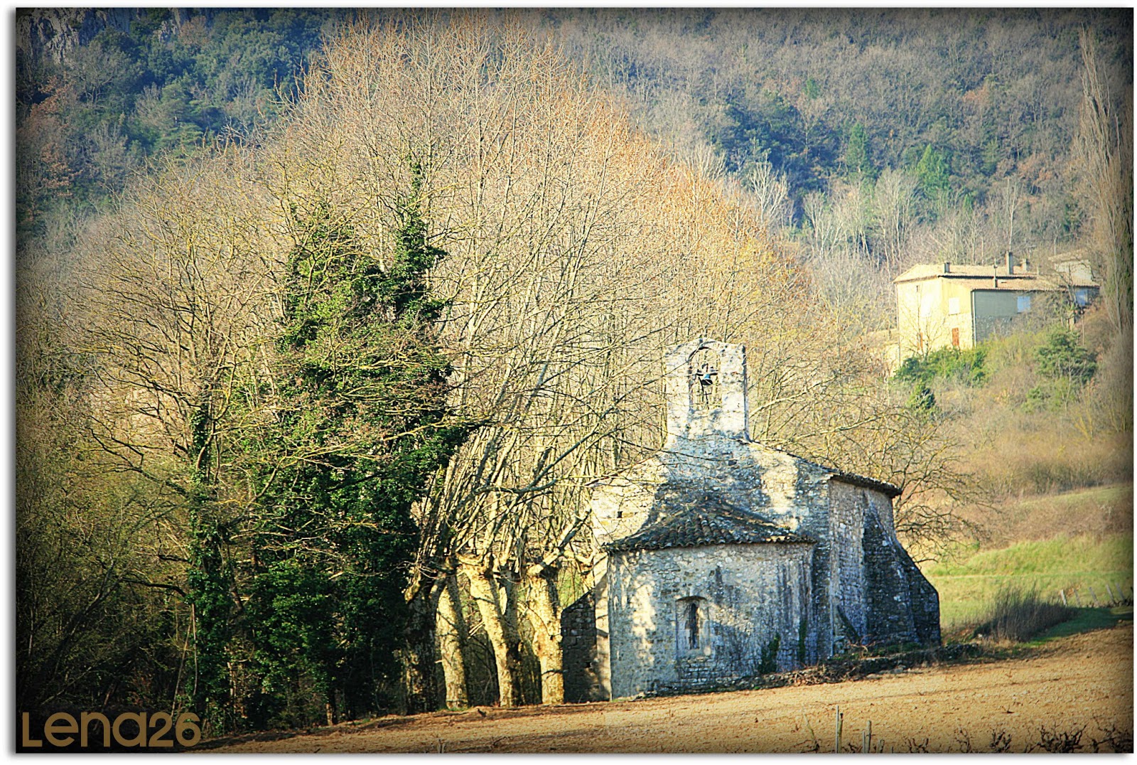 Balades en DrômeArdèche Viviers la chapelle St Ostian (Ardèche)