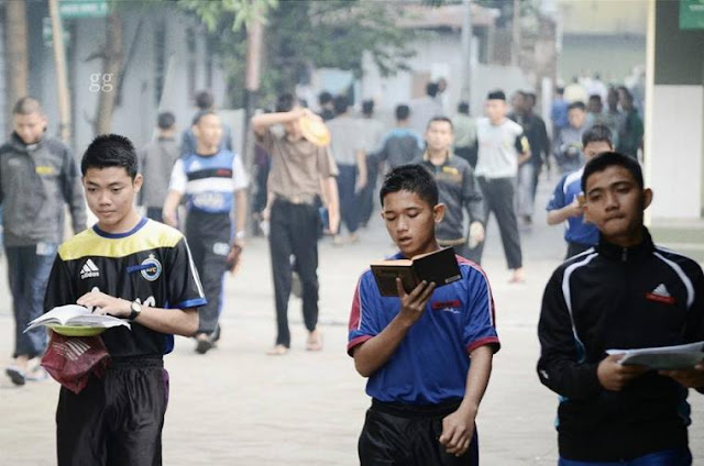 Bagaimana Kabar Agamamu, Sudahkah Ia Lebih Baik Hari Ini? Bagaimana Kabar Agamamu, Sudahkah Ia Lebih Baik Hari Ini?