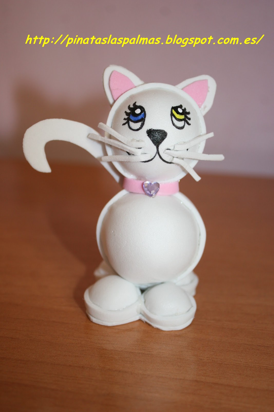 EL TALLER DE PAU: Gato de goma eva en forma de llavero