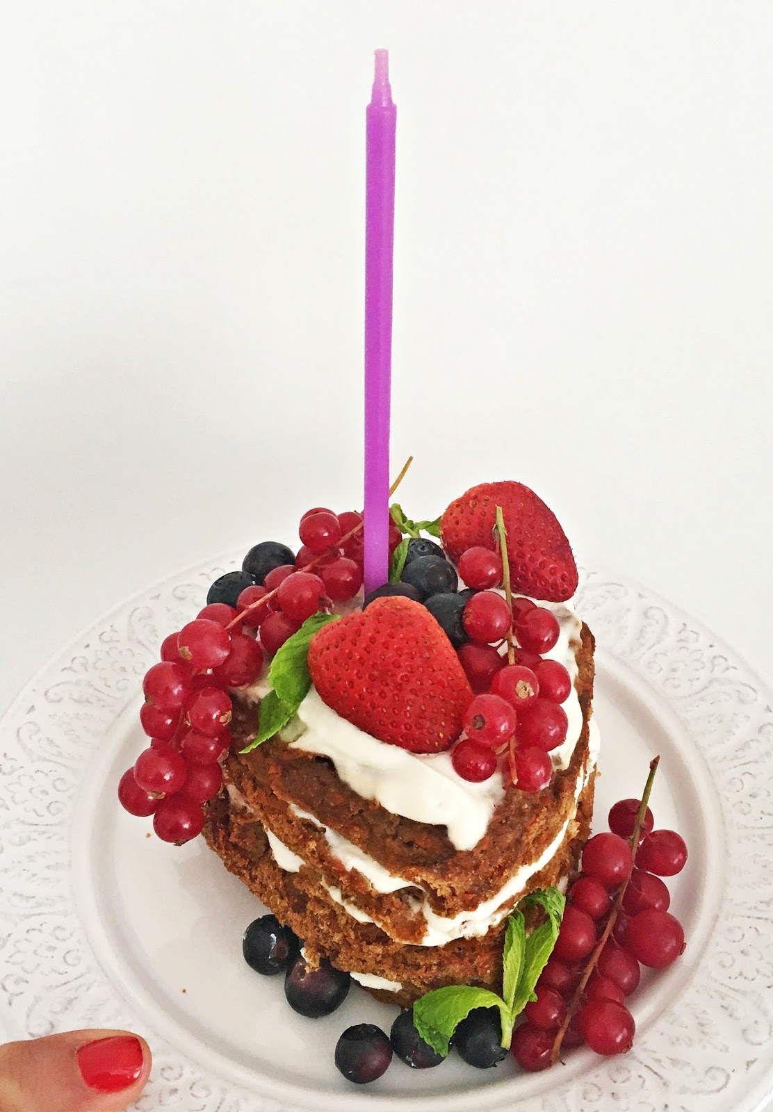 Ayse�s World Şekersiz sütsüz 1. yaş doğum günü pastası (Hem de 2 ayrı