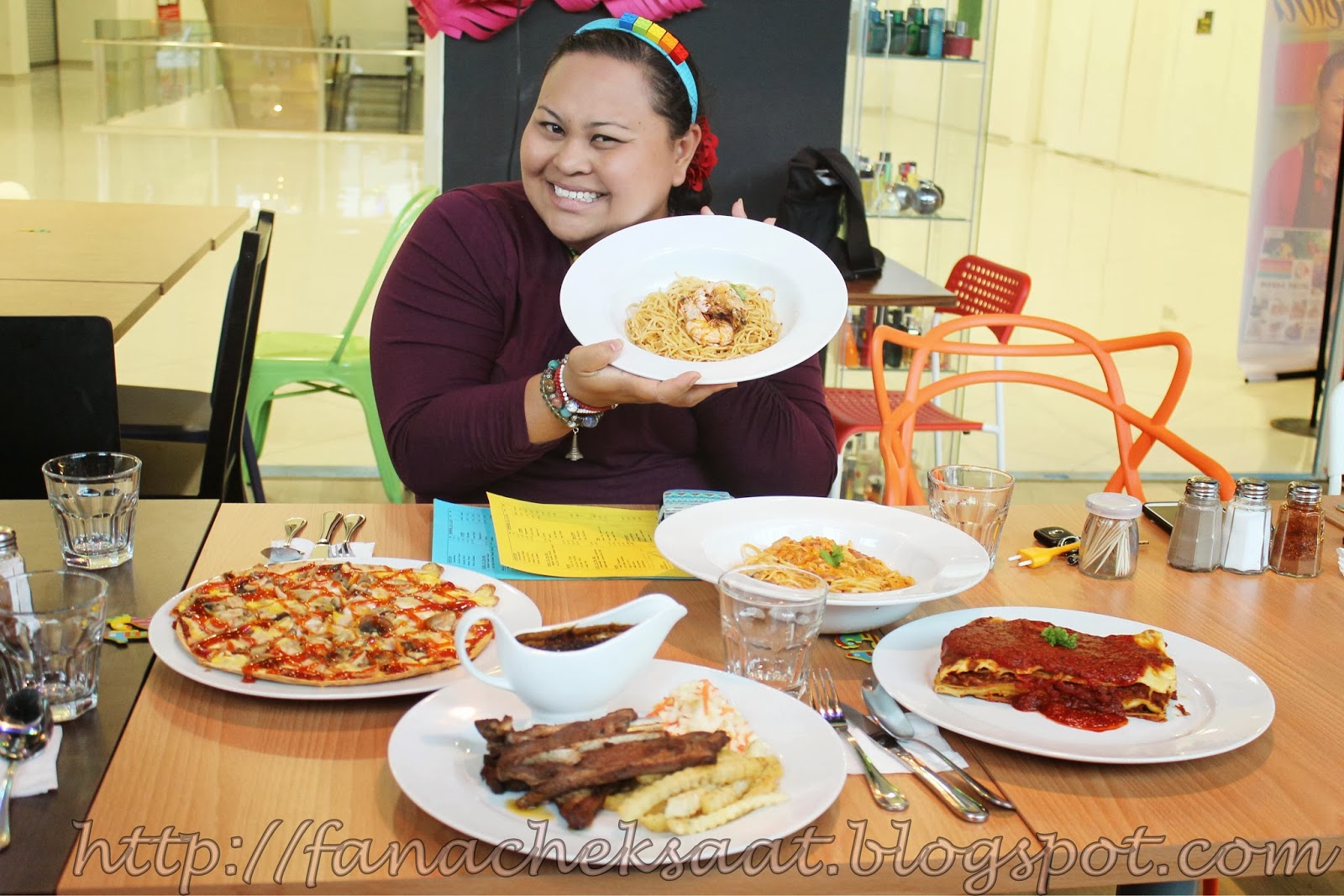 Fanaaaa: FOOD REVIEW DI CRAEZ CAFE, KELANA JAYA