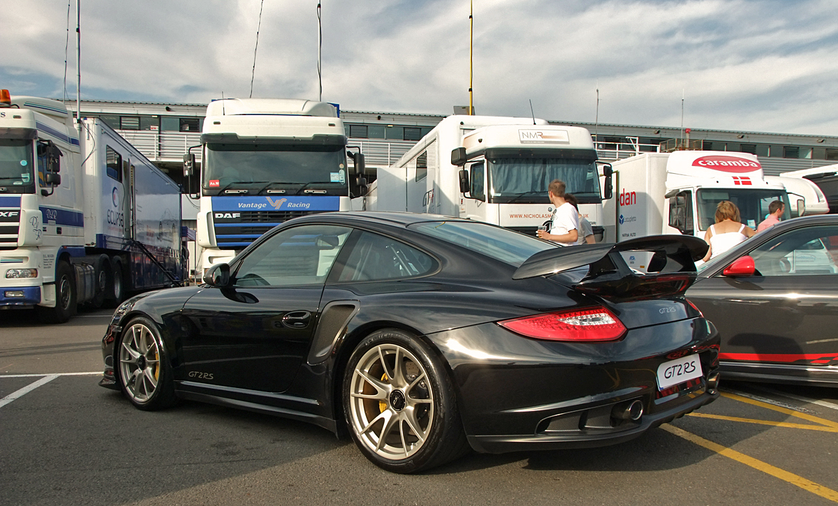 Porsche+911+GT2RS.jpg