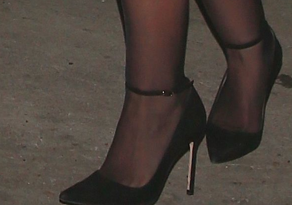 Celebrity Legs and Feet in Tights: Lorde`s Legs and Feet in Tights