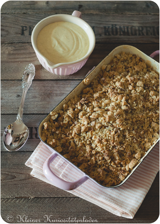 Apple Crumble mit Vanillesauce