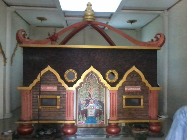 DESTINASI WISATA RELIGI MAKAM SYEKH QURO &amp; SYEKH BENTONG