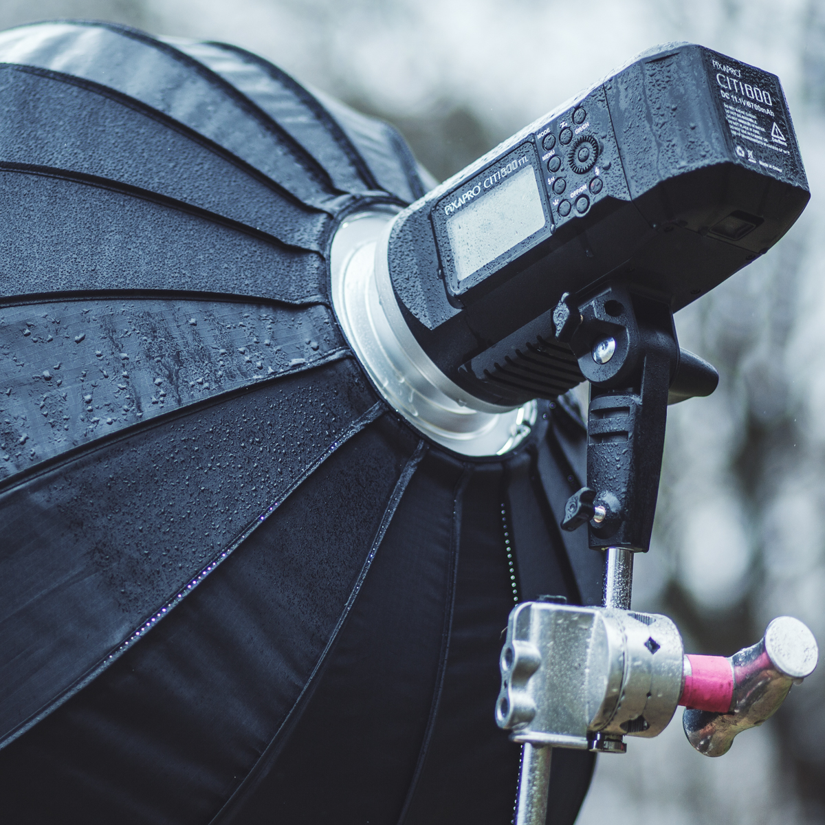 Working in the rain with battery flash