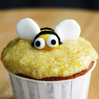 Honey-Bee-Cupcakes-5-1024x1024.jpg