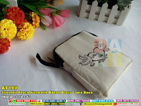 Souvenir Pouch Kosmetik Bahan Blacu Lapis Busa