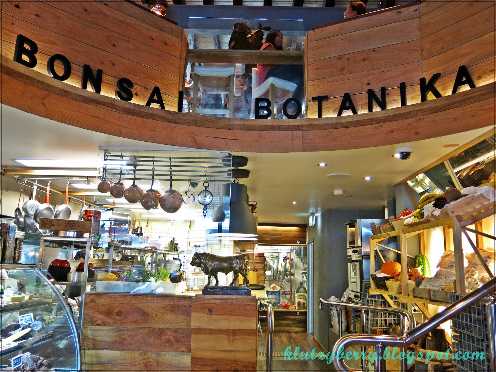 Klutzy Berry Bonsai Botanika