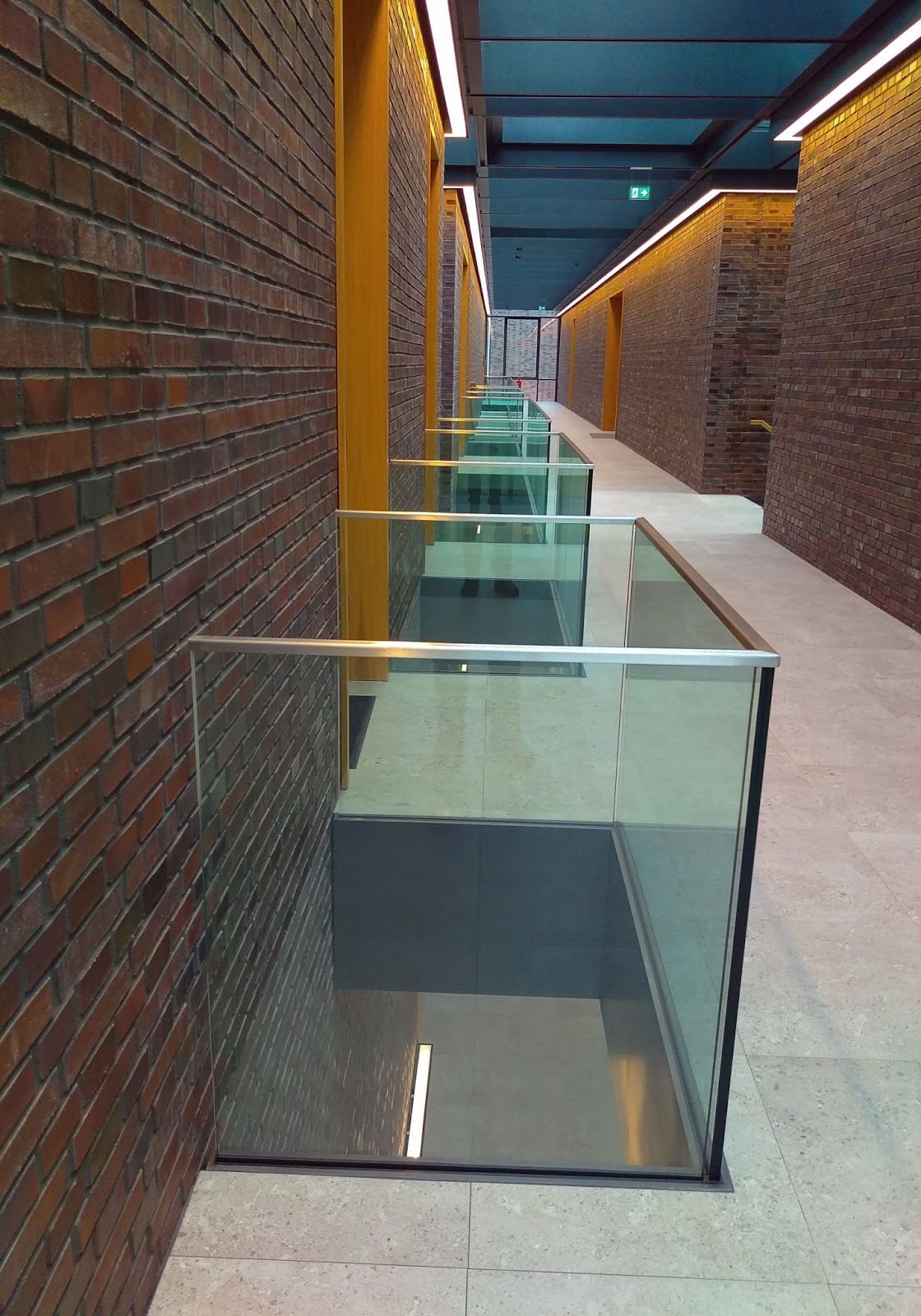 Ganzglasgelander Treppe Podest Frobel Metallbau