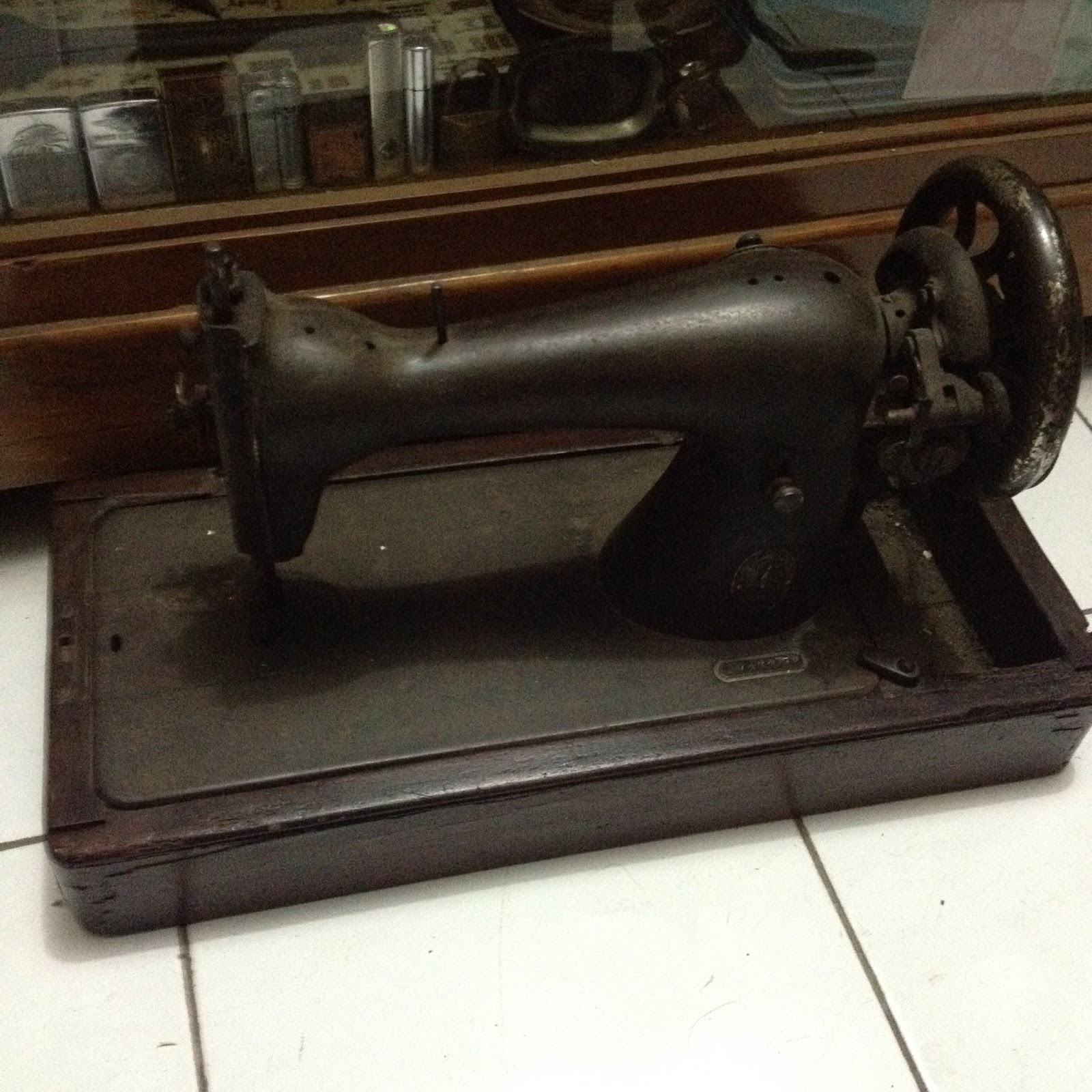 otak antique: Mesin Jahit Singer Jadul