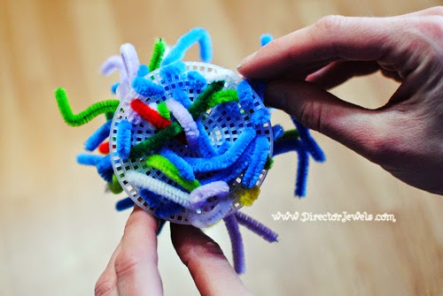 Director Jewels: Sea Anemone Pipe Cleaner Craft for Under the Sea (Octonauts, Bubble Guppies, Little Mermaid) Party. Birthday Ideas at directorjewels.com