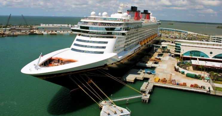 Disney Fantasy adeta yüzen bir şehirdir, yaklaşık 4 bin yolcu kapasitesi vardır.
