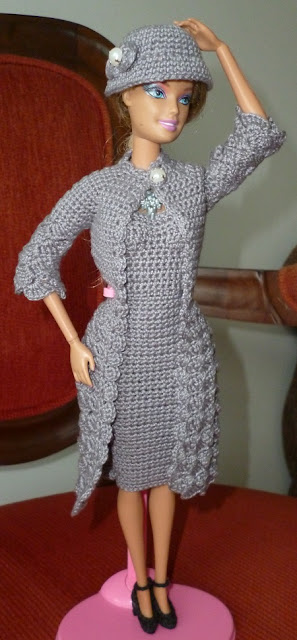 casaco sobretudo de crochê para boneca Barbie