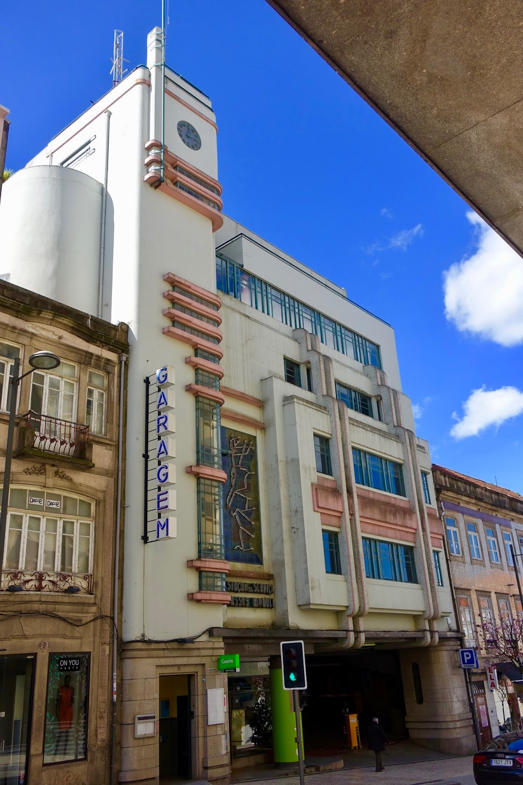 Adrian Yekkes Porto Art Deco