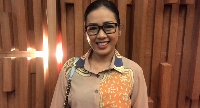 Koleksi Foto Hot Soimah Penyanyi Dangdut